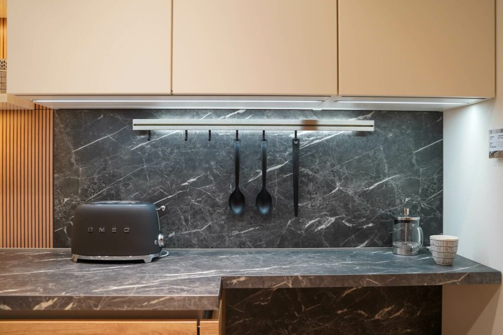 Nobilia Design zweizeilige Küchenzeile Stein Arbeitsplatte