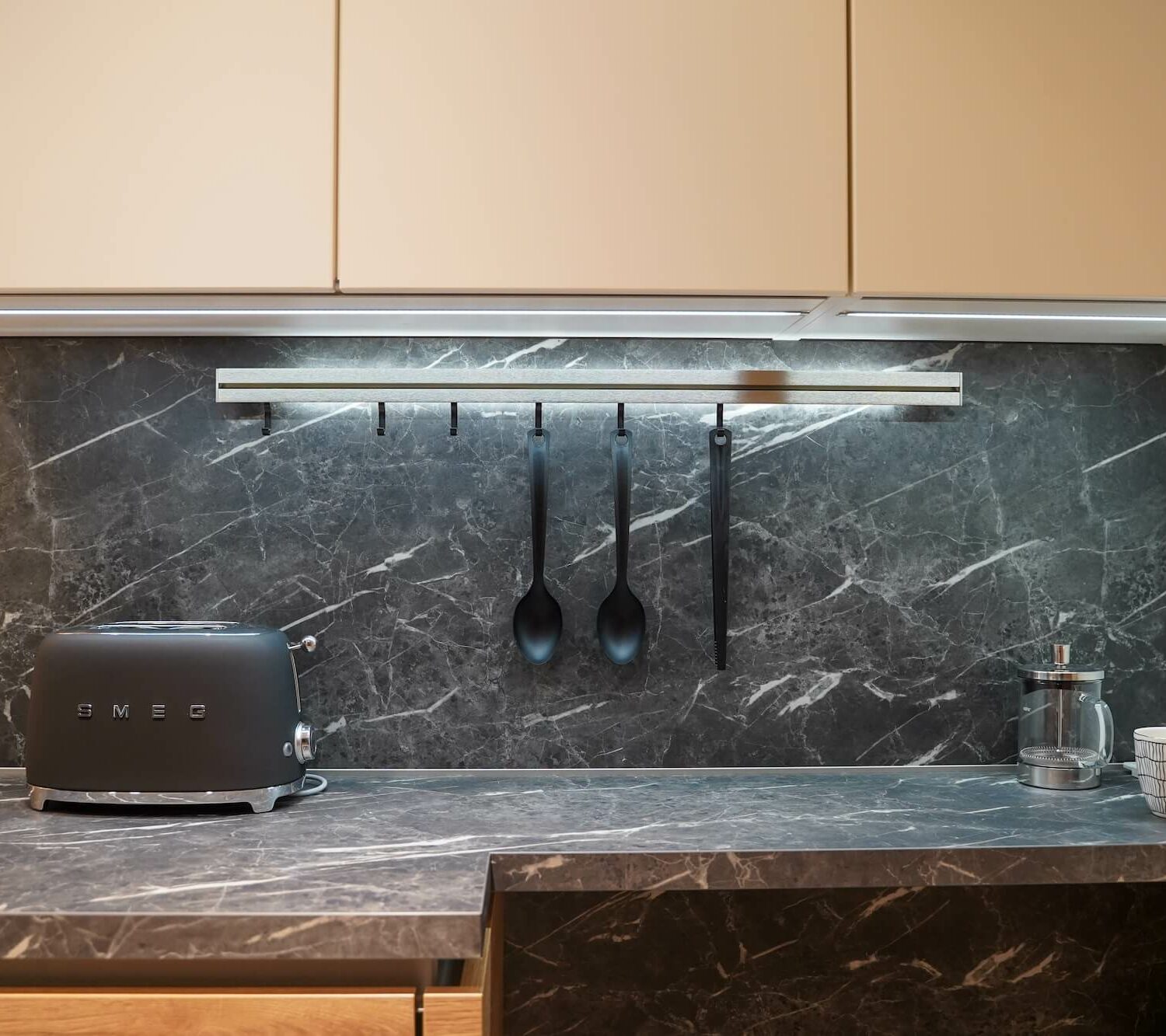 Nobilia Design zweizeilige Küchenzeile Stein Arbeitsplatte